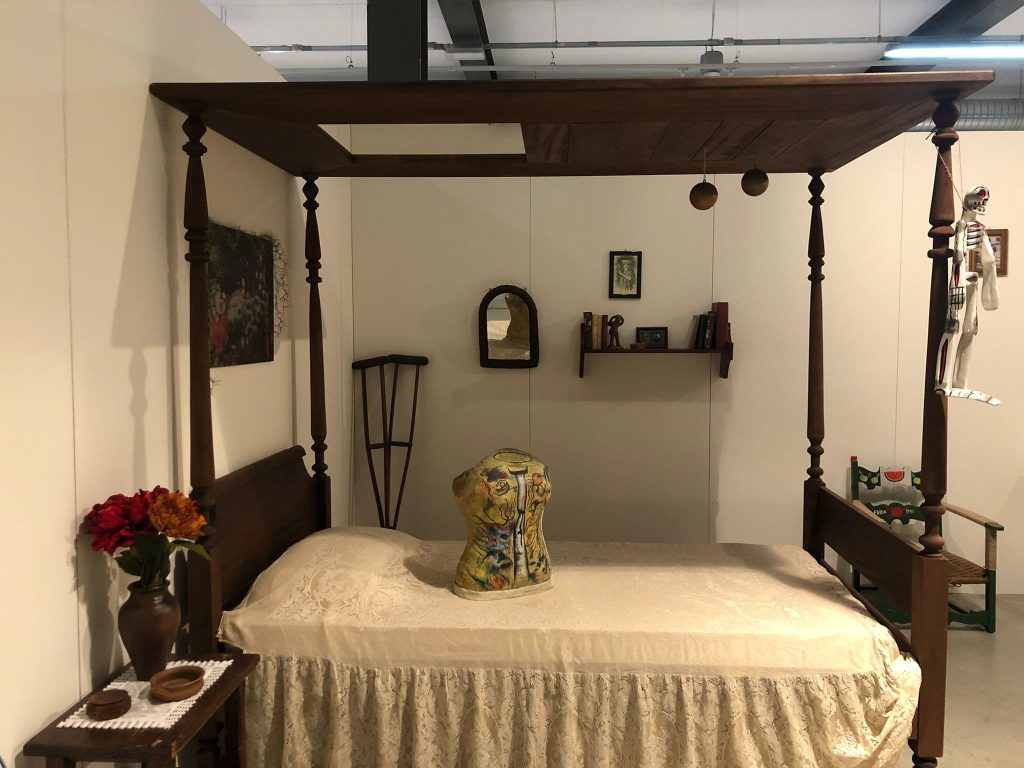 mostra su Frida Kahlo a Milano camera da letto
